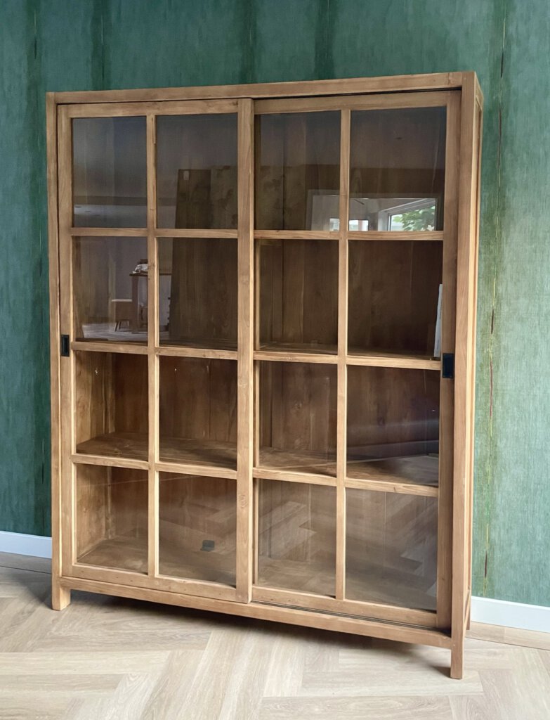 teakhout kast met glazen deuren