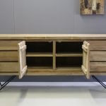 teak houten dressoir met ijzeren poten