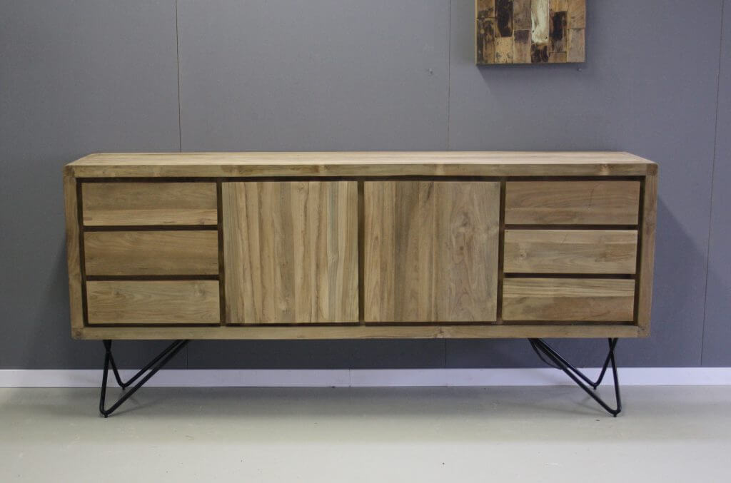teak dressoir met ijzeren onderstel