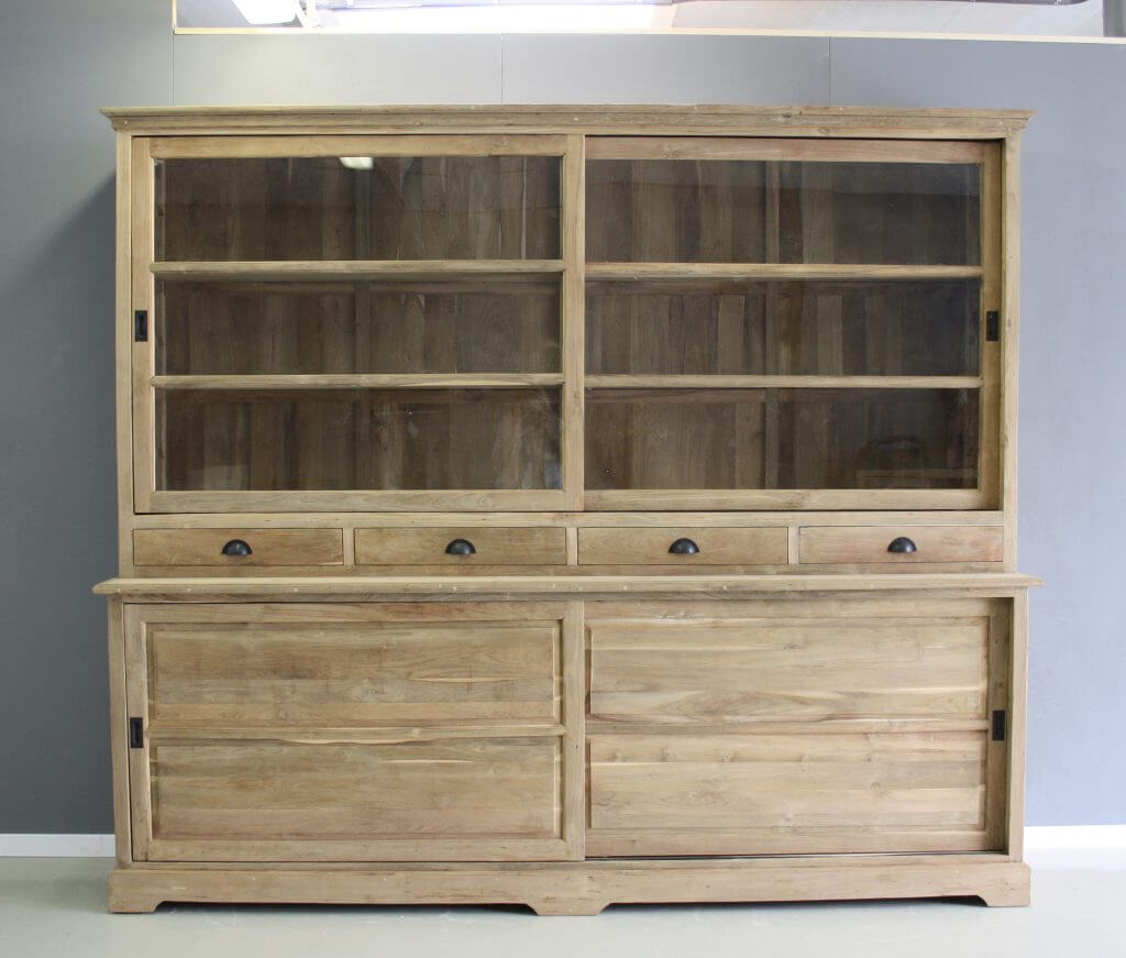 Grote teak kast met schuifdeuren