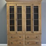 teak kast met spanjolet sluiting