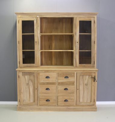 Keukenkast van teakhout met deuren, schappen en laden