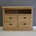 ondiep tv meubel met vier laden van teakhout