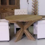 Ronde teakhouten tafel met kruispoot