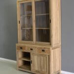 Strakke kast met schuifdeuren en laden teak hout