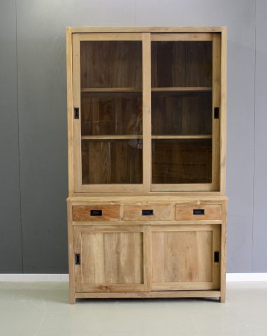 Strakke kast met schuifdeuren en laden van teakhout