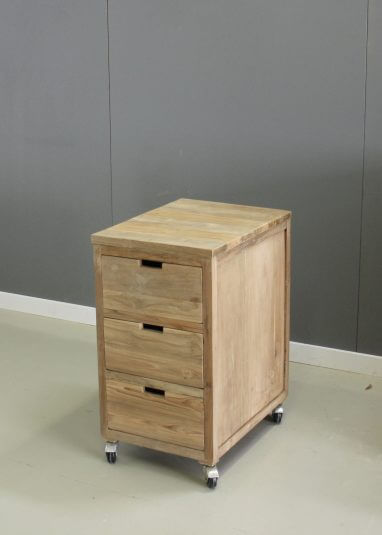 Ladenkastje op wieltjes van teakhout