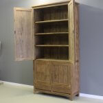 teak kast met dichte deuren