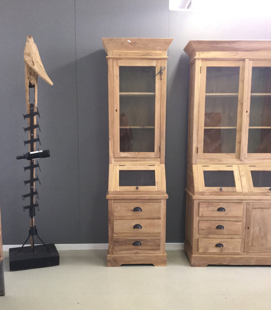 Smalle grutterskast van teakhout