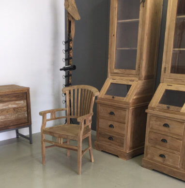 teak stoel met armleuningen