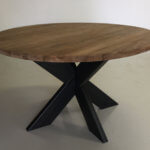 teakhouten ronde eettafel met onderstel van metaal