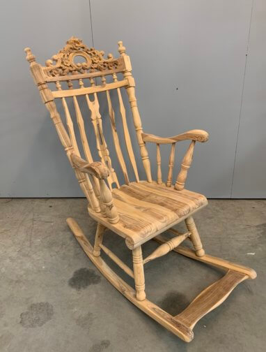 schommelstoel van teakhout