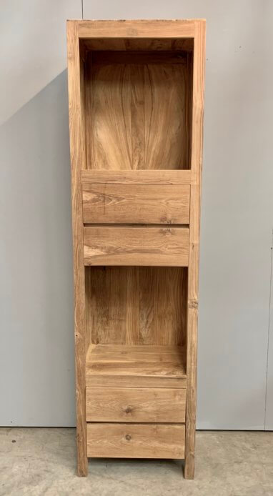 smalle hoge boekenkast vier laden