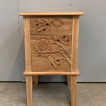 teak nachtkastje houtsnijwerk