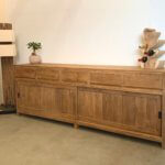 strak dressoir in 250 cm breed met schuifdeuren.