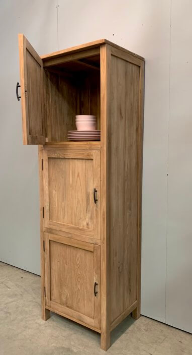 Smalle teakkast met 3 dichte kast deuren