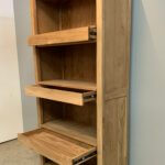 moderne boekenkast van teakhout