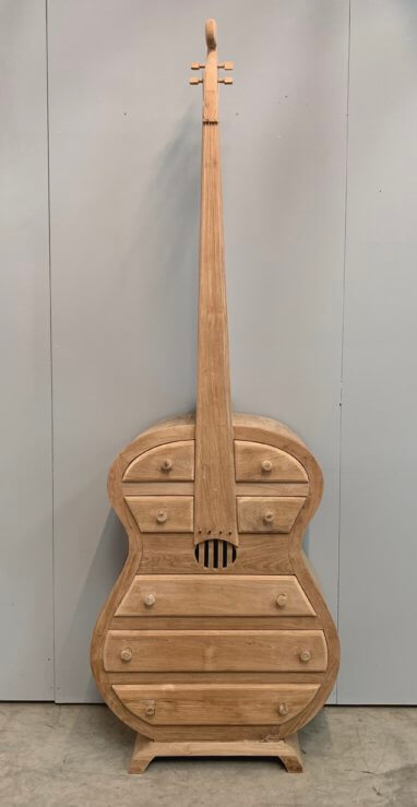 Basgitaar van teakhout