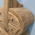 Close up basgitaar van teakhout