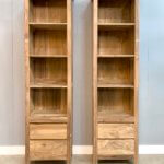 2 moderne boekenkasten van teakhout