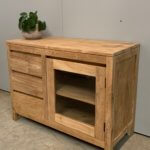 Smal tv-meubel met glazen deur