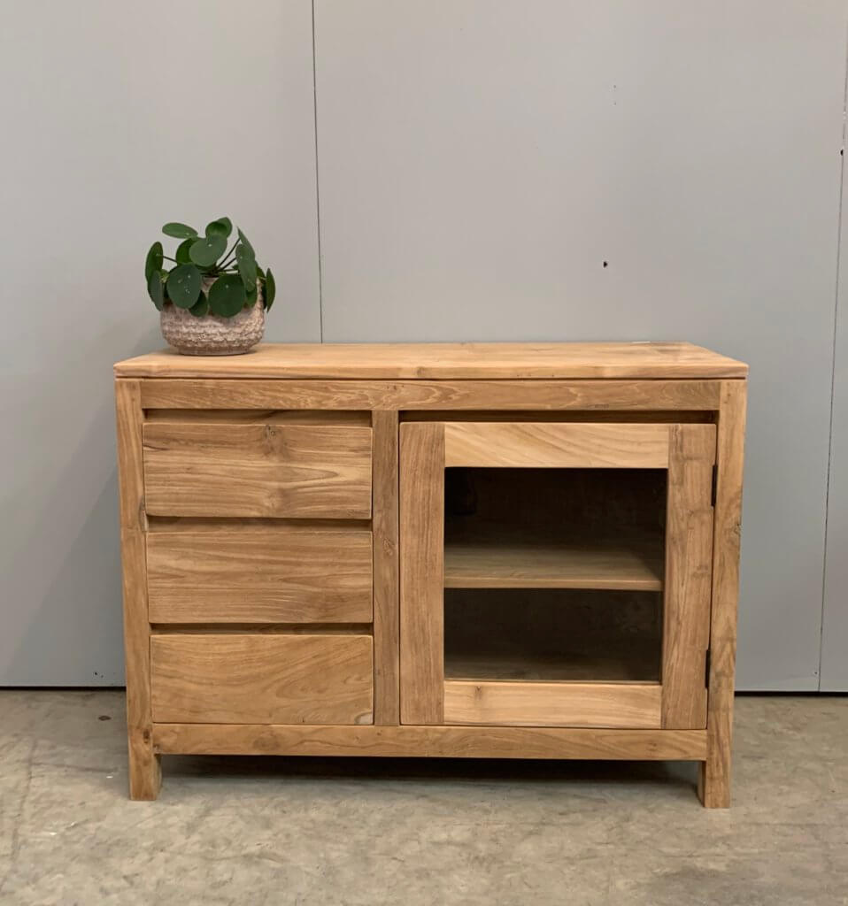 Smal tv-meubel met glazen deur