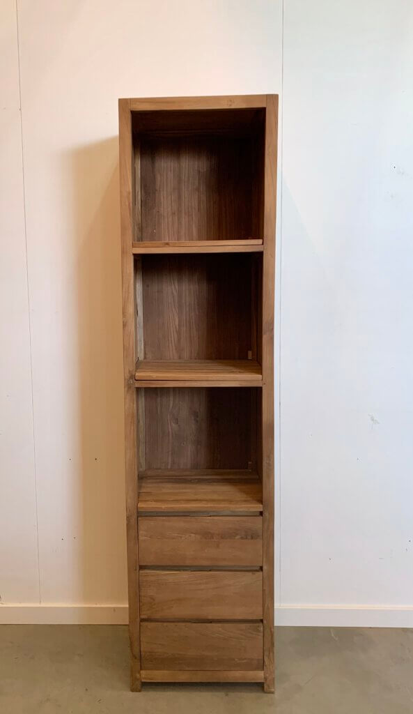 strak afgewerkte boekenkast van indoteak