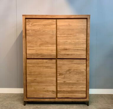 dichte teakkast Roden