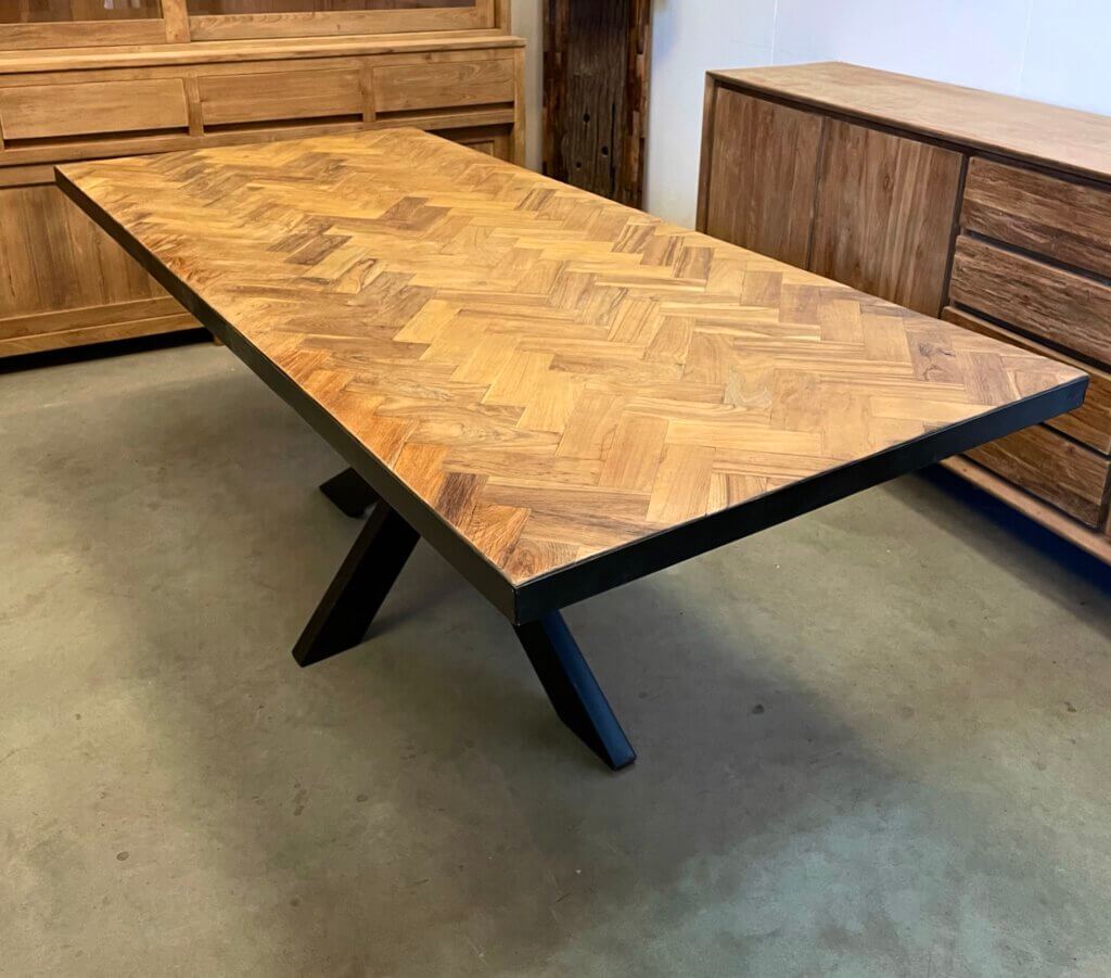 teaktafel visgraat