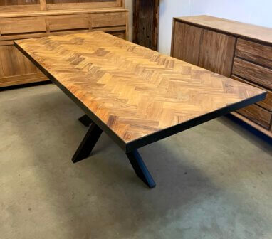 teaktafel visgraat