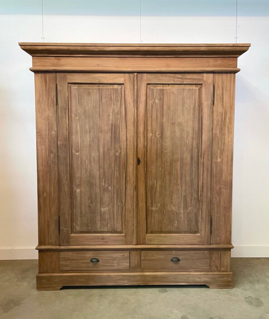 Glad afgewerkte teakkast Leeuwarden