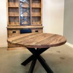 tafel rond teakhout metaal close-up