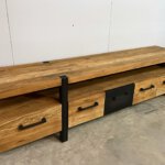 teakhout op maatwerk gemaakte tafel close-up