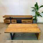 teakhout op maatwerk gemaakte tafel close-up