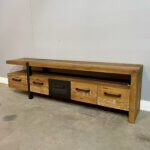 teakhout op maatwerk gemaakte tafel