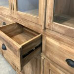 Kast Oldenzaal groot teakhout close-up