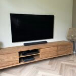 Zwevend tv-meubel teakhout