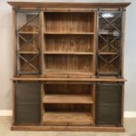 Robuuste teakkast met schuifdeuren