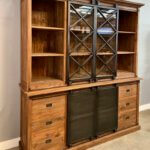 Teakkast dingklik met metalen schuifdeuren