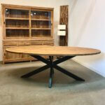Ovale tafel met stalen poot indoteak