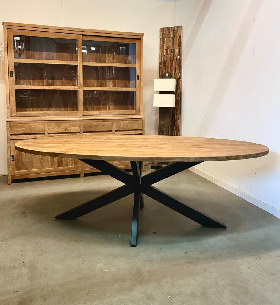 Ovale tafel met stalen poot indoteak