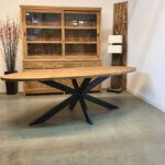 Indoteak tafel ovaal met metalen poot