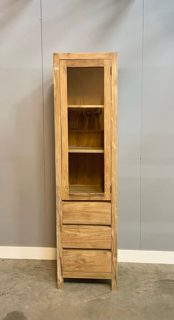 Moderne smalle teakkast