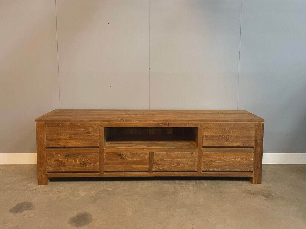 Modern tv-meubel met een robuuste afwerking.