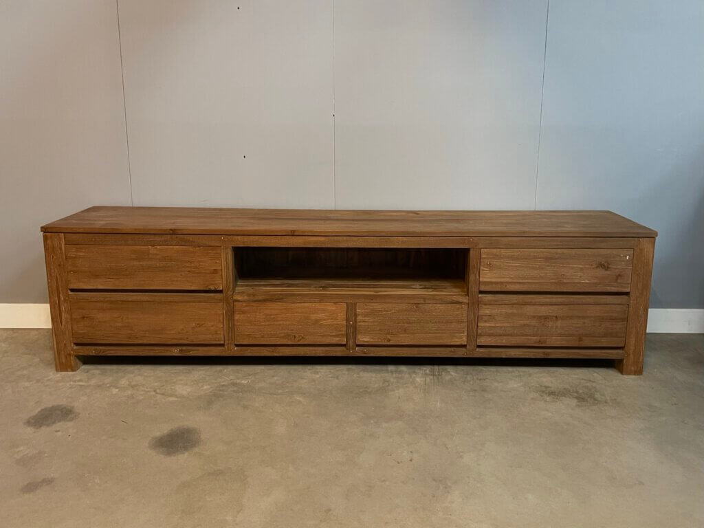Robuust tv-meubel met een moderne uitstraling. het teakmeubel heeft 6 laden.