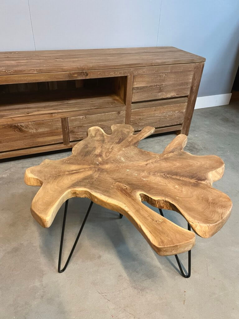 Boomstam salontafel met stalen pootjes