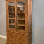 Teakkast met spanjolet indoteak close-up