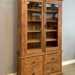 Teakkast met spanjolet indoteak close-up