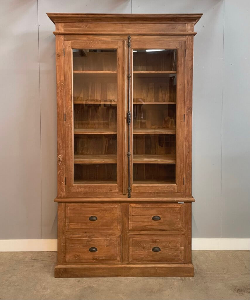 Teakkast met spanjolet indoteak