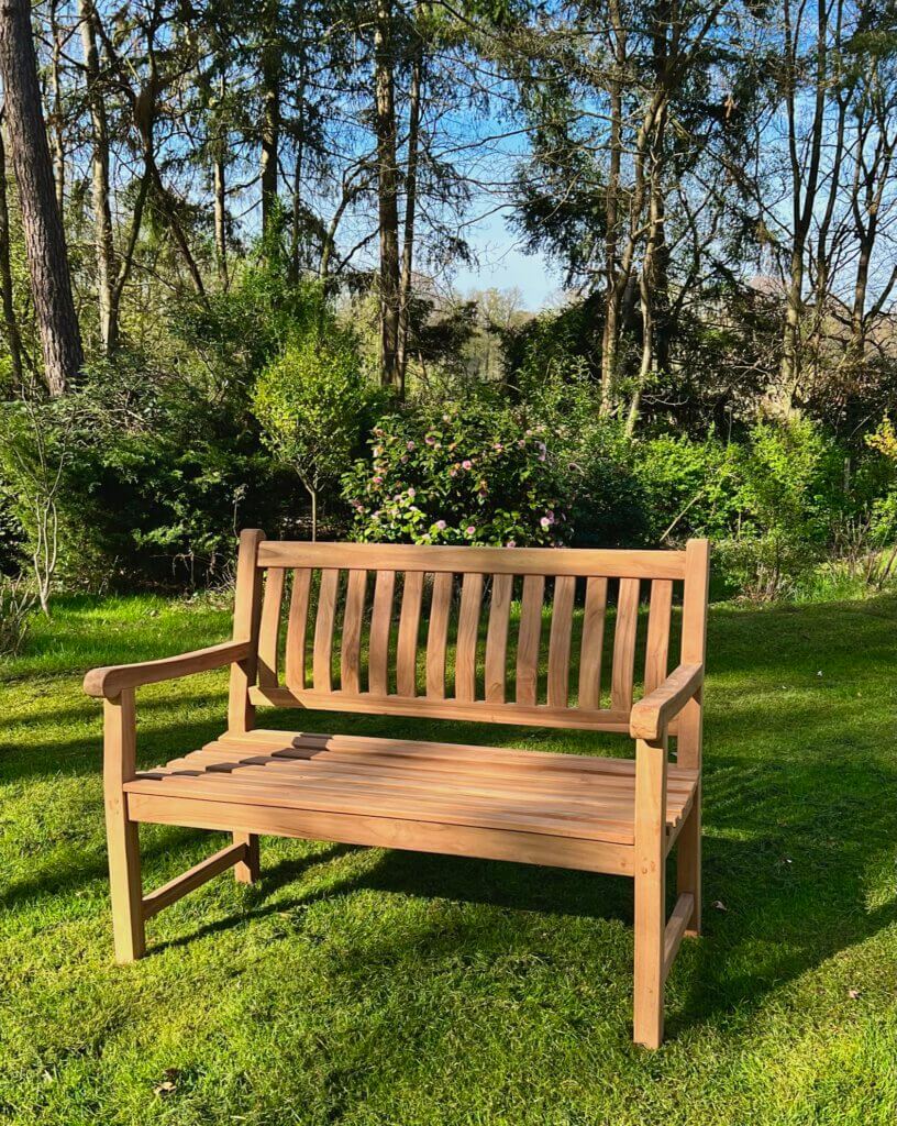 Tuinbank gemaakt van teakhout